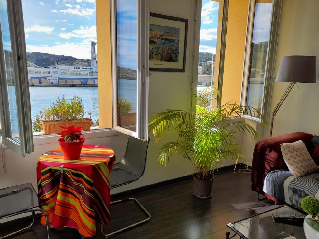 Appartement La Méditerranée vue sur la Mer 22 rue Lamartine Port Vendres, France, 66660 Port-Vendres