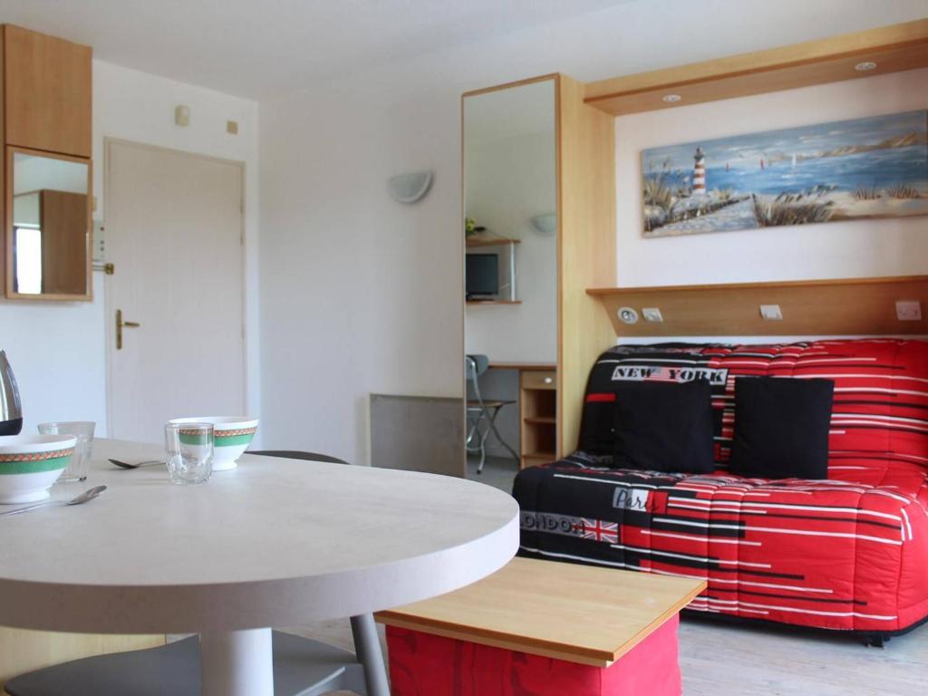 Appartement Appartement La Rochelle, 1 pièce, 2 personnes - FR-1-246-137 Appt 205 - Etage 2 - 57 Avenue Jean Monnet  - 17000 La Rochelle