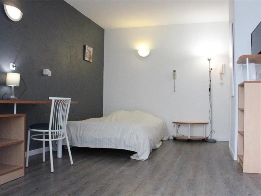 Appartement Appartement La Rochelle, 1 pièce, 2 personnes - FR-1-246-183 Appartement NÂ°22 - Bat B - Rez De ChaussÃ©e - 4 Rue De La Sole - 17000 La Rochelle