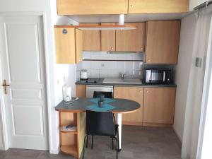 Appartement Appartement La Rochelle, 1 pièce, 2 personnes - FR-1-246-304 Residence La Rocheliere 2 - Appt 111 - Etage 1 - 57 Avenue  Jean Monnet 17000 La Rochelle -1