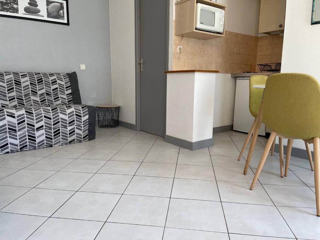 Appartement Appartement La Rochelle, 1 pièce, 2 personnes - FR-1-246-580 APPT 17 - RDC 13 AVENUE DU GABARET 17000 La Rochelle