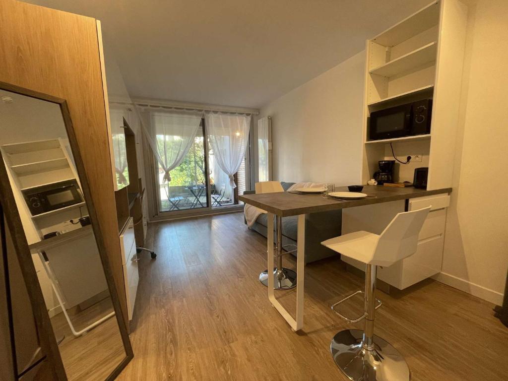 Appartement La Rochelle, 1 pièce, 2 personnes - FR-1-246-608 32 RUE DE LA GLOIRE RDC - APT 109, 17000 La Rochelle