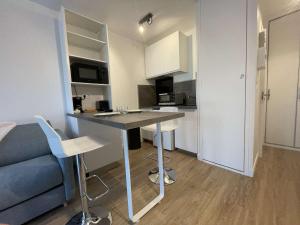 Appartement Appartement La Rochelle, 1 pièce, 2 personnes - FR-1-246-608 32 RUE DE LA GLOIRE RDC - APT 109 17000 La Rochelle -1