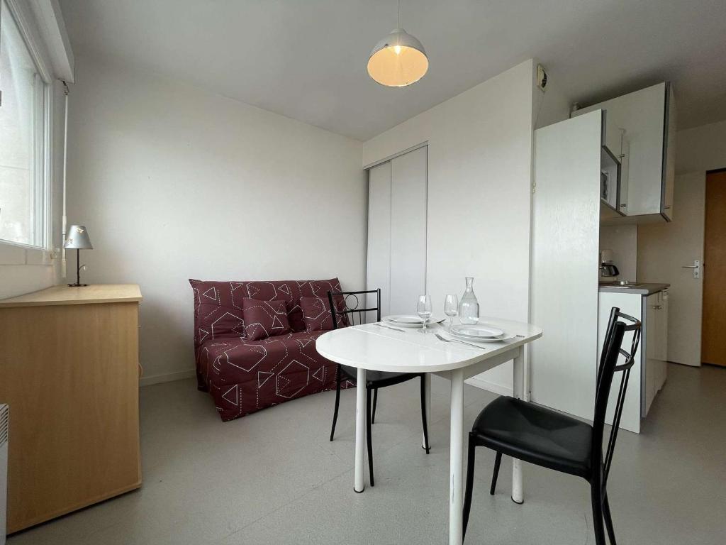 Appartement Appartement La Rochelle, 1 pièce, 2 personnes - FR-1-246-610 60 RUE ALFRED KASTLER APT D501 - ETAGE 5 - BAT D 17000 La Rochelle