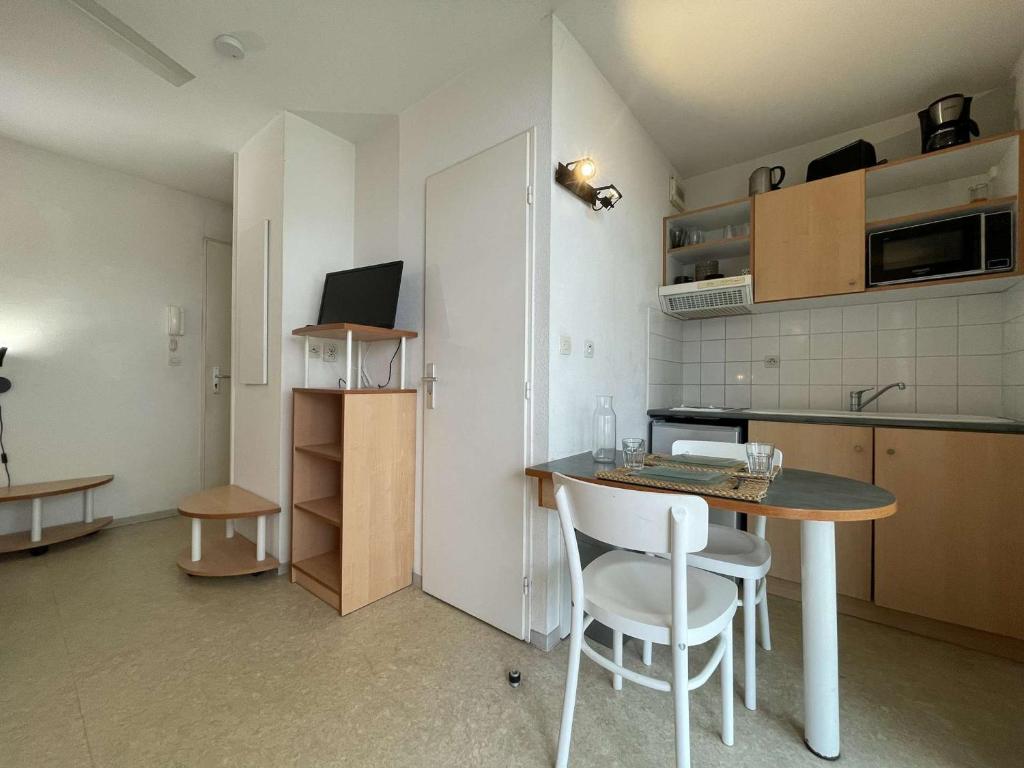 Appartement Appartement La Rochelle, 1 pièce, 2 personnes - FR-1-246-618 16 RUE DE LA SOLE BAT E - RDC - APT E24 17000 La Rochelle