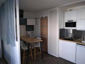 Appartement Appartement La Rochelle, 1 pièce, 4 personnes - FR-1-246-421 Bat D1 - Etage 1 - Apt D114 - 4 Allee Du Bout Dehors - 17000 La Rochelle -1