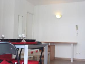 Appartement Appartement La Rochelle, 2 pièces, 4 personnes - FR-1-246-273 Bat.C Apt C123 - Etage 1 - 6 Rue De La Sole - 17000 La Rochelle -1