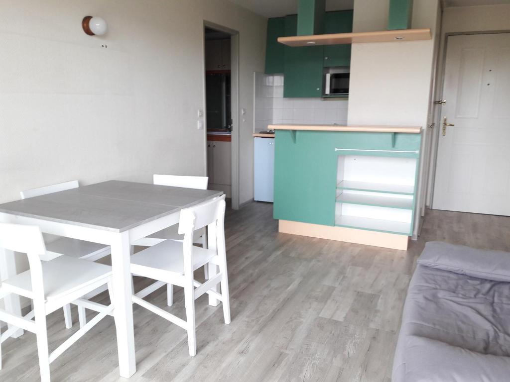 Appartement La Rochelle, 2 pièces, 4 personnes - FR-1-551-66 10, rue François de Vaux de Foletier, 17000 La Rochelle