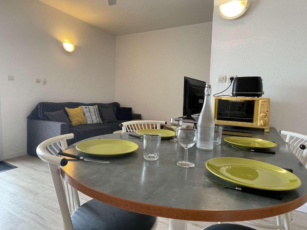 Appartement Appartement La Rochelle, 3 pièces, 4 personnes - FR-1-246-598 APT D223 - Etage 2 - Bat D 6 RUE DE LA SOLE 17000 La Rochelle