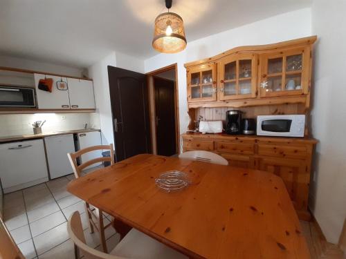 Appartement La Tania, 2 pièces, 4 personnes - FR-1-513-75