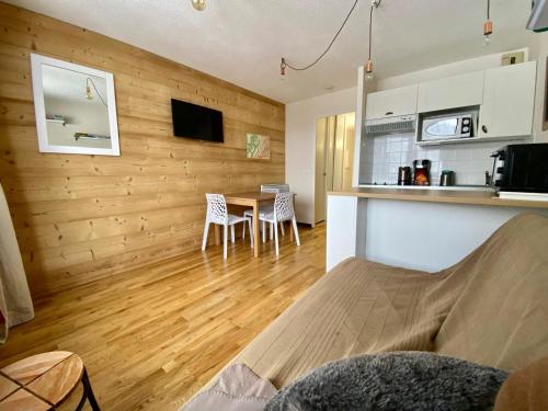 Appartement La Tania, 2 pièces, 4 personnes - FR-1-513-79