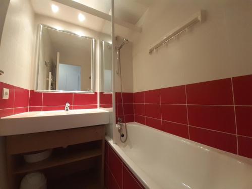 Appartement La Tania, 2 pièces, 4 personnes - FR-1-513-80
