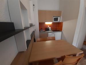 Appartement La Tania, 2 pièces, 4 personnes - FR-1-513-80
