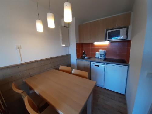 Appartement La Tania, 2 pièces, 4 personnes - FR-1-513-92