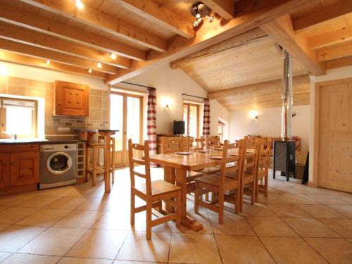 Appartement Lanslebourg-Mont-Cenis, 4 pièces, 10 personnes - FR-1-508-48