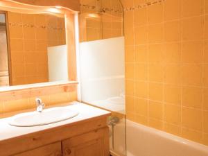 Appartement Lanslevillard, 3 pièces, 6 personnes - FR-1-508-27