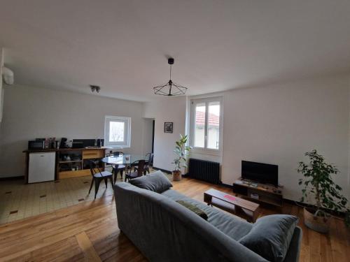 Appartement le 1991 au Coteau.