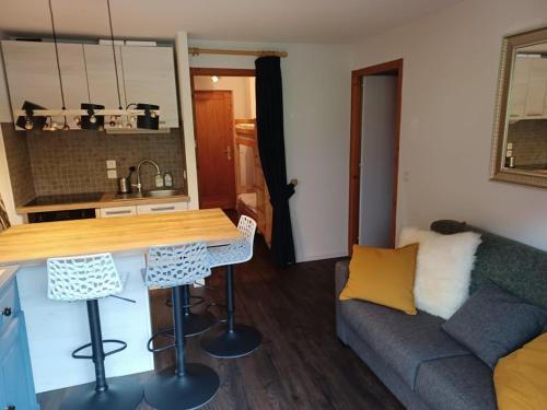 Appartement Le Biot, 2 pièces, 4 personnes - FR-1-573-68