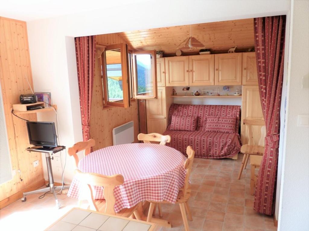 Appartement Le Biot, 2 pièces, 6 personnes - FR-1-573-104 Les Primevères 435 route d'Ouzon, 74430 Le Biot