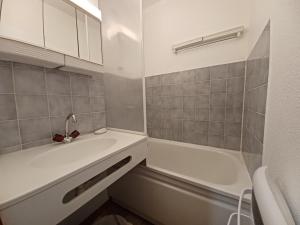 Appartement Le Biot, 2 pièces, 6 personnes - FR-1-573-106