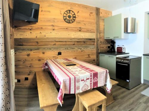 Appartement Le Corbier, 2 pièces, 6 personnes - FR-1-267-247