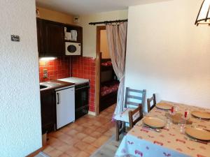Appartement Le Grand-Bornand, 1 pièce, 6 personnes - FR-1-241-244