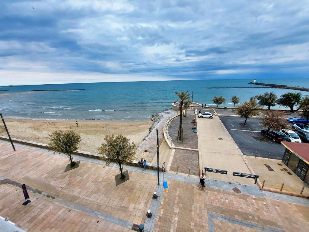 Appartement Appartement Le Grau d'Agde, 2 pièces, 6 personnes - FR-1-423-221 8 Bld du front de mer 34300 Le Grau-dʼAgde