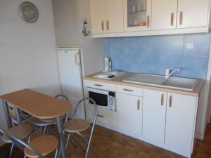 Appartement Le Grau-du-Roi, 1 pièce, 4 personnes - FR-1-250-182