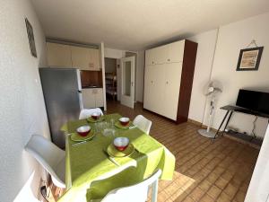 Appartement Appartement Le Grau-du-Roi, 1 pièce, 4 personnes - FR-1-250-247 211 RUE PIERRE BROSSOLETTE 2EME ETAGE - APP N°76 30240 Le Grau-du-Roi Languedoc-Roussillon