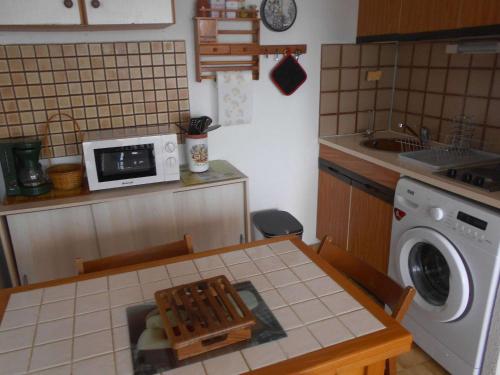 Appartement Le Grau-du-Roi, 2 pièces, 4 personnes - FR-1-250-180