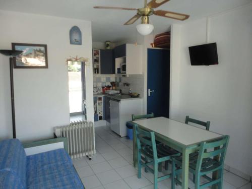Appartement Le Grau-du-Roi, 2 pièces, 4 personnes - FR-1-250-216