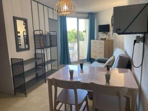 Appartement Le Grau-du-Roi, 2 pièces, 4 personnes - FR-1-250-233