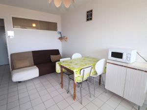 Appartement Le Grau-du-Roi, 2 pièces, 4 personnes - FR-1-307-11