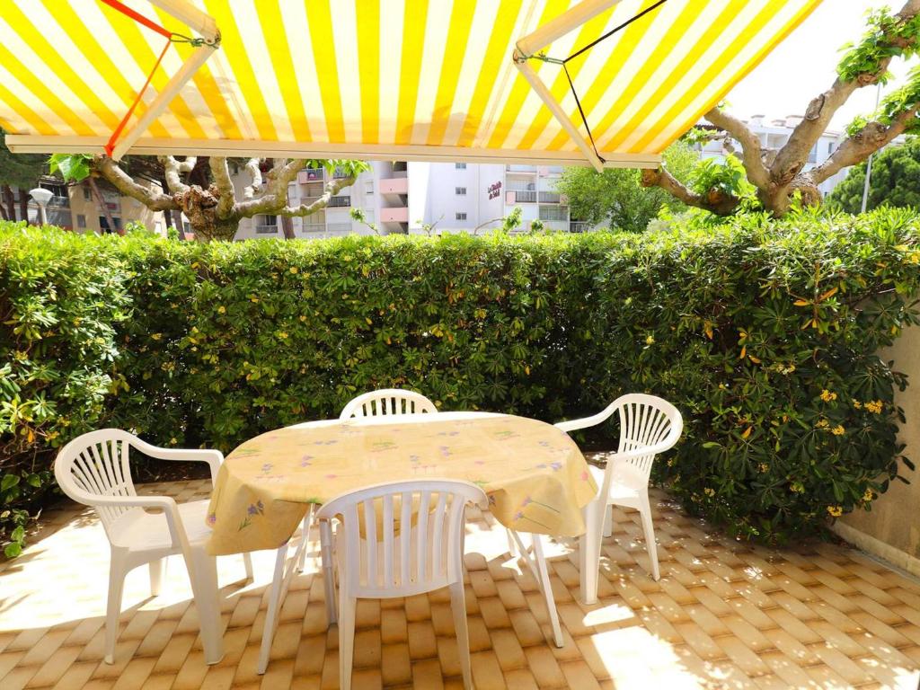Appartement Le Grau-du-Roi, 2 pièces, 4 personnes - FR-1-307-187 120 Av. du Palais de la Mer Rés. Floralies 1 Bât Chardons Bleus n°502 RDC + parking 59, 30240 Le Grau-du-Roi