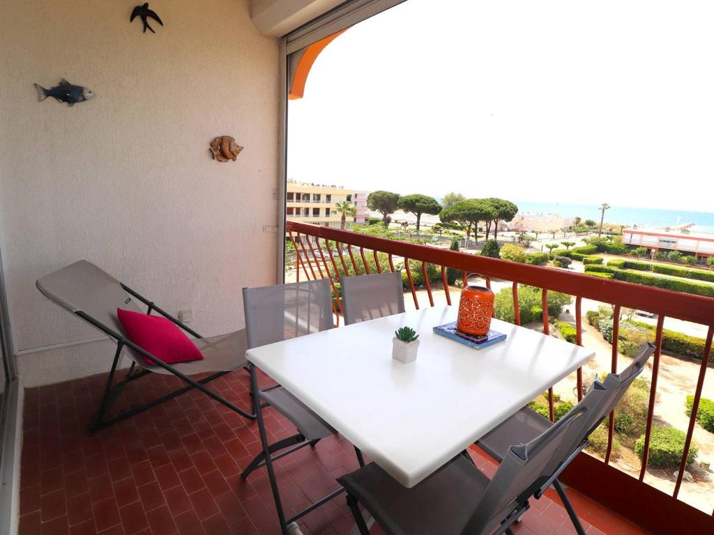 Appartement Le Grau-du-Roi, 2 pièces, 4 personnes - FR-1-307-195 645 Av.du mail, Résidence Le Canastel n°122, 4ème étage Parking n°288, 30240 Le Grau-du-Roi