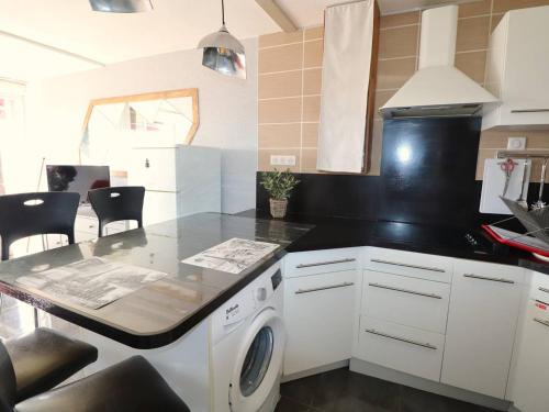 Appartement Le Grau-du-Roi, 2 pièces, 4 personnes - FR-1-307-221