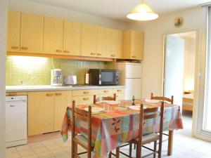 Appartement Le Grau-du-Roi, 2 pièces, 6 personnes - FR-1-250-105