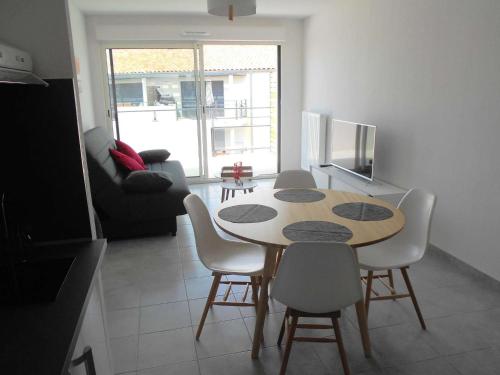 Appartement Le Grau-du-Roi, 2 pièces, 6 personnes - FR-1-250-200