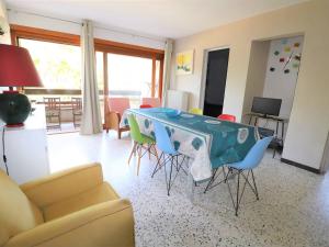 Appartement Appartement Le Grau-du-Roi, 3 pièces, 6 personnes - FR-1-307-160 2 Rue du Pic St Loup Résidence Le Vaccarès n°5 RDC parking n°5 30240 Le Grau-du-Roi Languedoc-Roussillon