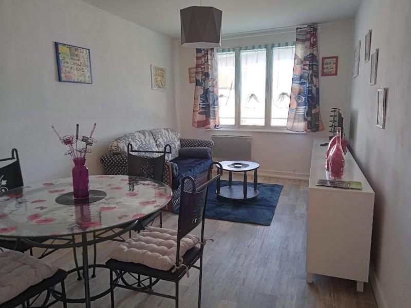 Appartement le labyrinthe du peintre 28 rue de la roche 03500 bransat, 03500 Bransat