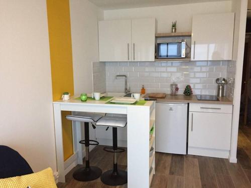 Appartement Le Lavandou, 1 pièce, 2 personnes - FR-1-308-81