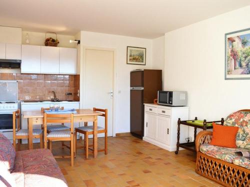 Appartement Le Lavandou, 1 pièce, 3 personnes - FR-1-251-83