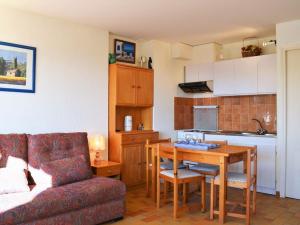 Appartement Le Lavandou, 1 pièce, 3 personnes - FR-1-251-83