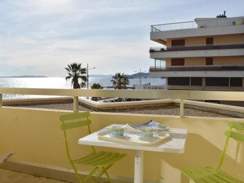 Appartement Le Lavandou, 1 pièce, 4 personnes - FR-1-251-263