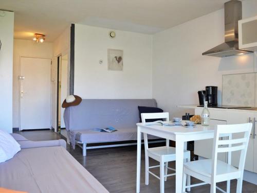 Appartement Le Lavandou, 1 pièce, 4 personnes - FR-1-251-367