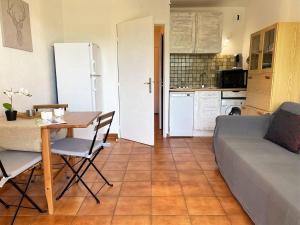 Appartement Appartement Le Lavandou, 1 pièce, 4 personnes - FR-1-251-422 AVENUE DU GRAND JARDIN Batiment B4 - Appartement N°18 - RDC - 83980 Le Lavandou Provence-Alpes-Côte d\'Azur