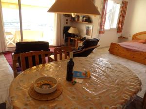 Appartement Le Lavandou, 2 pièces, 2 personnes - FR-1-308-35