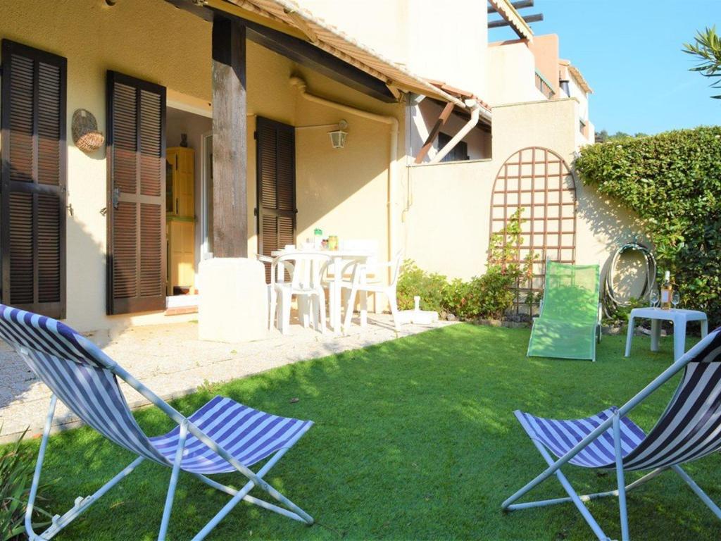 Appartement Le Lavandou, 2 pièces, 4 personnes - FR-1-251-238 Residence Les Mas De Pramousquier - Batiment  H - Appartement NÂ°13 - Chemin De La Faverolle, 83980 Le Lavandou