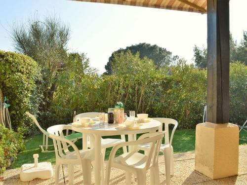 Appartement Le Lavandou, 2 pièces, 4 personnes - FR-1-251-238