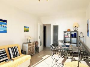 Appartement Appartement Le Lavandou, 2 pièces, 4 personnes - FR-1-251-289 Batiment La Corvette - Appartement NÂ°211 - Avenue Du President Auriol - 83980 Le Lavandou Provence-Alpes-Côte d\'Azur